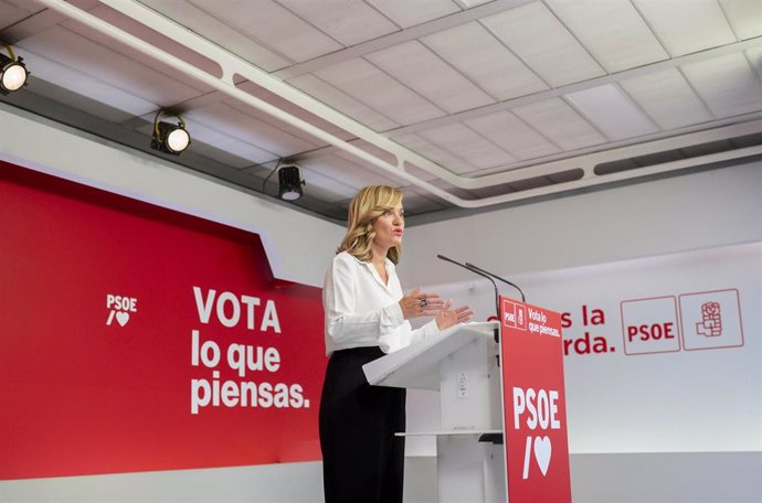 La portavoz del PSOE y ministra de Educación y Formación Profesional, Pilar Alegría, interviene en una rueda de prensa durante el seguimiento de la jornada electoral en la sede federal del PSOE, a 28 de mayo de 2023, en Madrid (España). Hoy, 28M, se cel