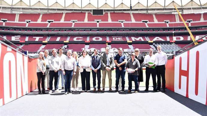 Foto de familia tras la visita de World Rugby para implatar en España su programa 'Accelerate'