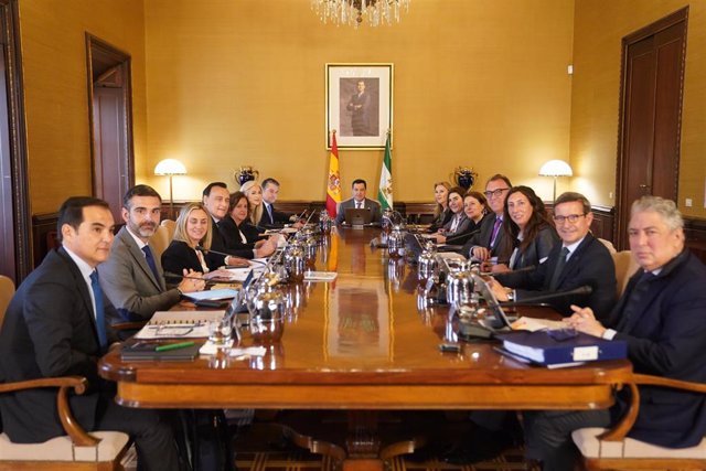 Archivo - Reunión del Consejo de Gobierno andaluz presidida por Juanma Moreno (Foto de archivo).