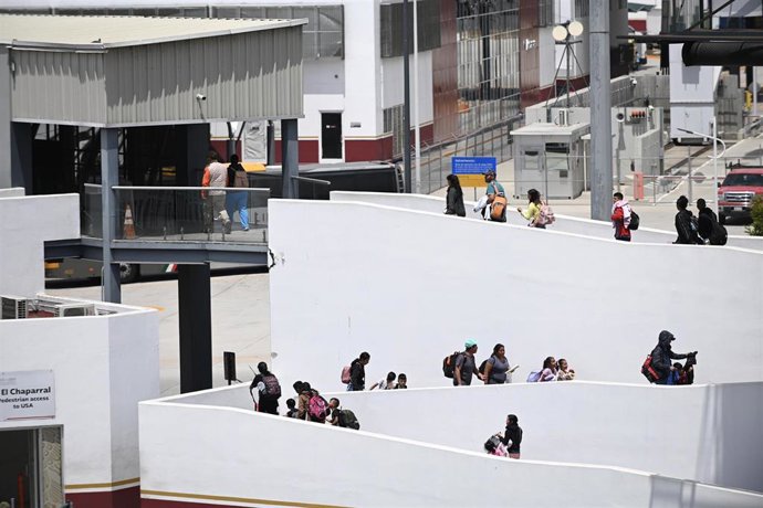 Migrantes en la frontera entre EEUU y México