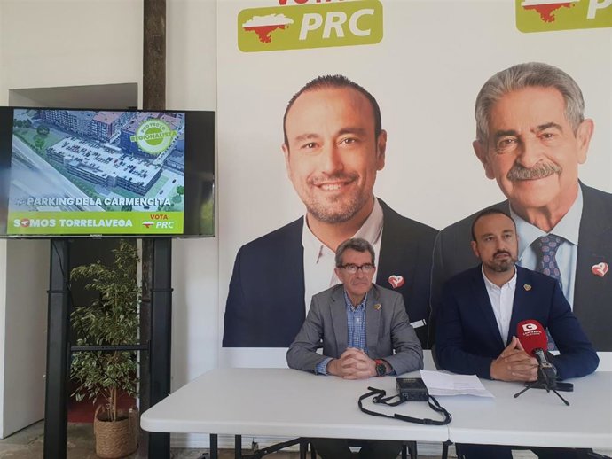 El alcalde de Torrelavega y candidato a la reelección, Javier López Estrada, y su número dos, Pedro Pérez Noriega