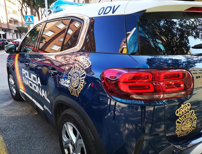 Nota De Prensa: "La Policía Nacional Detiene A Tres Hombres Por Robar En Seis Comercios De La Localidad"