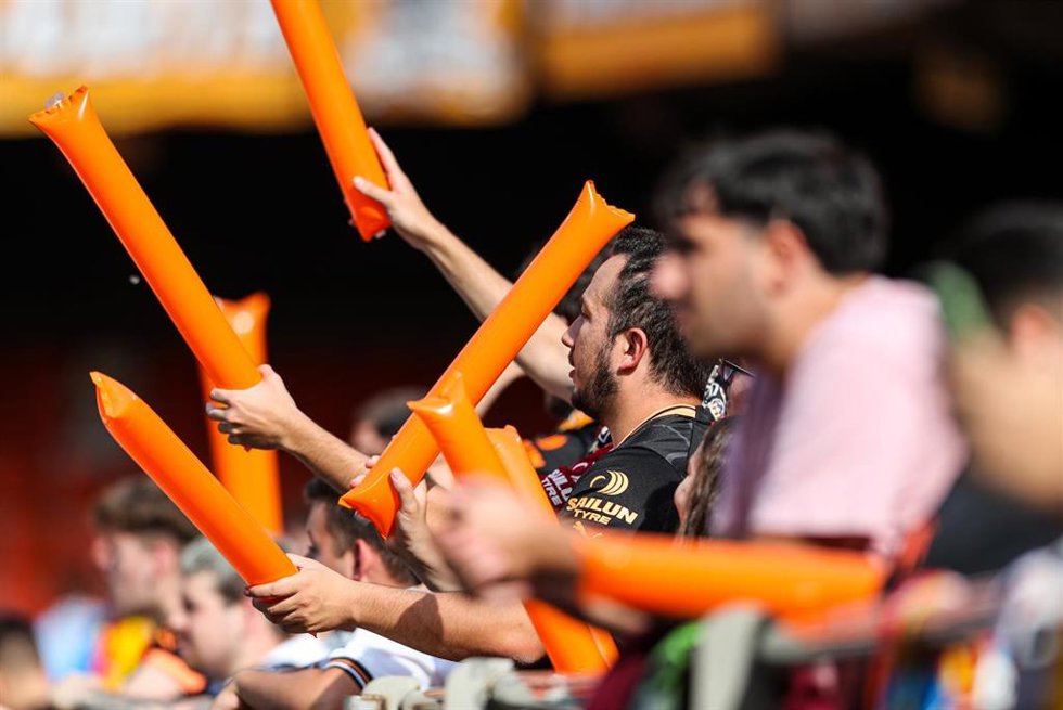Aficionados del Valencia CF, durante un partido de LaLiga Santander 2022-2023.