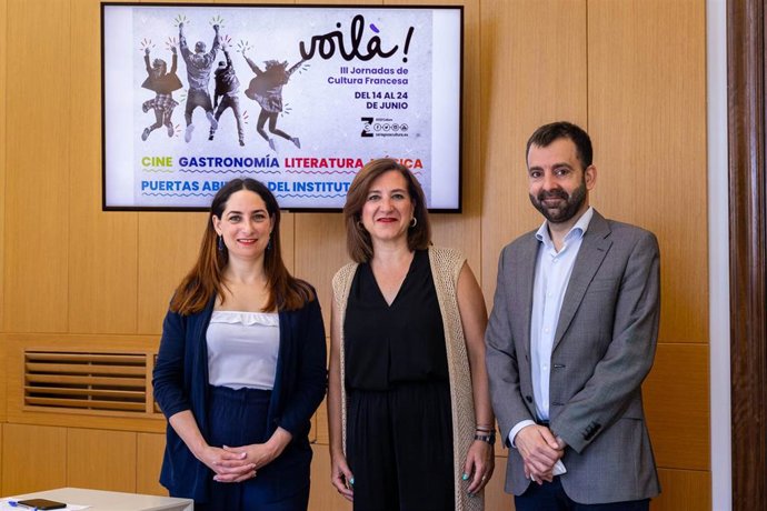La vicealcaldesa y consejera en funciones de Cultura y Proyección Exterior, Sara Fernández, la directora del Institut Franais, Marine Caron, presentan las III Jornadas de Cultura Francesa Voilá, que se celebrarán en Zaragoza del 14 al 24 de junio.