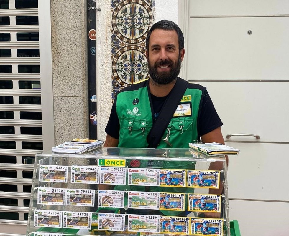 Francisco Esteve, vendedor de la ONCE desde 2021