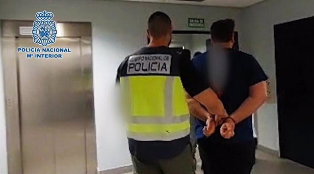 Detenidos 4 individuos que marcaban puertas de casas de Coslada y Móstoles para luego desvalijarlas