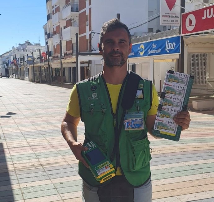Juan Antonio Gómez, vendedor de la ONCE en La Antilla (Huelva).