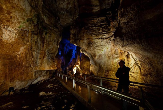 Archivo - Interios de la Cueva de los Franceses.