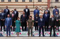 Los socios europeos de Zelenski señalan a Rusia por la destrucción de la presa, un "crimen de guerra"