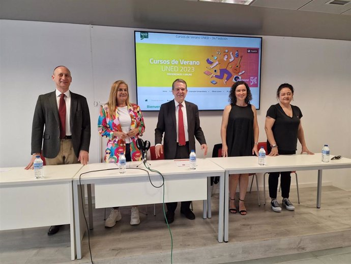 Imagen de Carmela Silva en la presentación de los cursos de verano de la UNED.