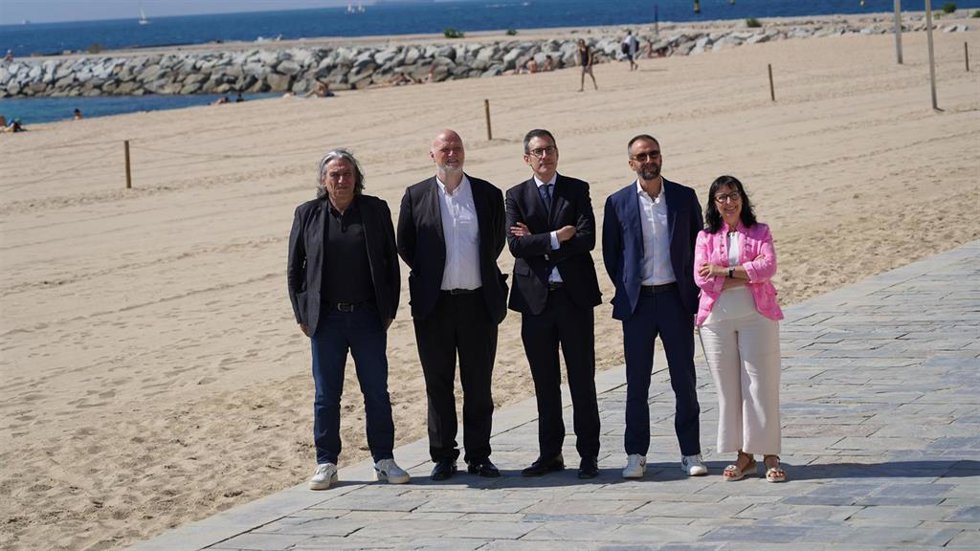 De izquierda a derecha, Xavier Marcé, Joan Oller, Valentí Oviedo, Robert Brufau y la directora general adjunta de la Fundación la Caixa,  Elisa Durán