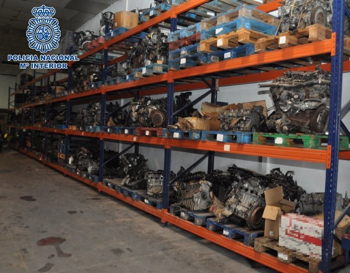 Nota De Prensa + Foto "Agentes De La Policía Nacional Detienen En Málaga A Los Responsables De Un Robo Con Fuerza De Vehículo Y Receptación Gracias Al Localizador Gps Que Llevaba Instalado "