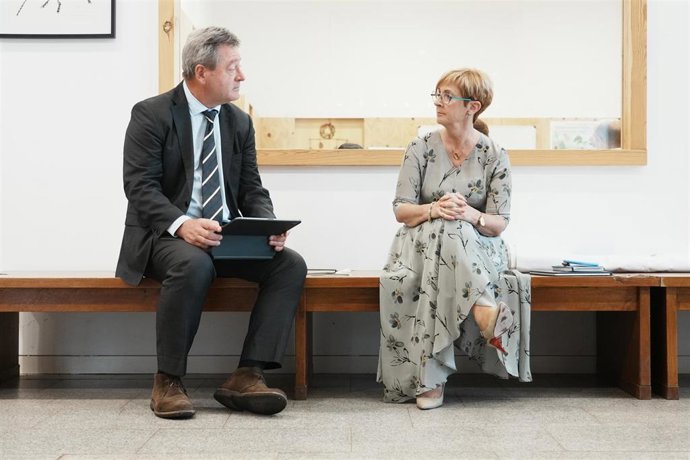 El portavoz del Gobierno Vasco, Bingen Zupiria, y la consejera de Desarrollo Económico, Sostenibilidad y Medio Ambiente, Arantxa Tapia.