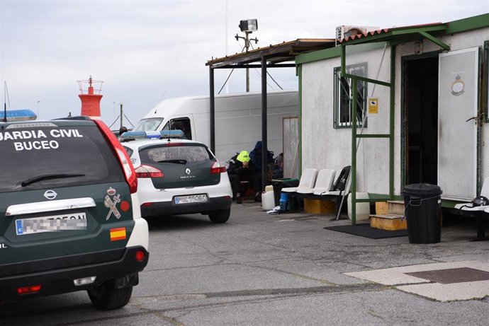 Archivo - Vehículos de la Guardia Civil de Ceuta en una imagen de archivo tras una persecución por el Servicio Marítimo en 2020