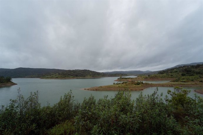 Archivo - Vista del Pantano de la Minilla embalse que suministra a la capital Andaluza, foto de recurso