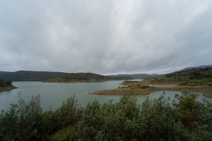 Archivo - Vista del Pantano de la Minilla embalse que suministra a la capital Andaluza, a 12 de Diciembre de 2022 en Sevilla, (Andalucía, España).Las últimas lluvias comienzan a llenar los pantanos Andaluces, según la Agencia Estatal de Meteorología.