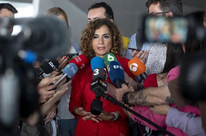 La ministra de Hacienda y Función pública, María Jesús Montero, ofrece declaraciones a los medios a su llegada a la jornada 'La nueva gobernanza europea y la fiscalidad en España', en el Aula 1 de Caixaforum, a 6 de junio de 2023, en Madrid (España). Or