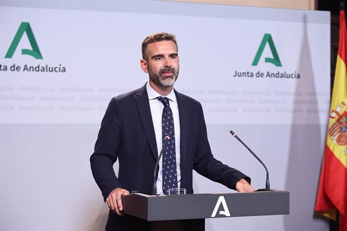 El consejero de Sostenibilidad, Medio Ambiente y Economía Azul y portavoz del Gobierno, Ramón Fernández Pacheco, en la rueda de prensa posterior al Consejo de Gobierno andaluz en el Palacio de San Telmo, a 06 de junio de 2023 en Sevilla (Andalucía, Espa