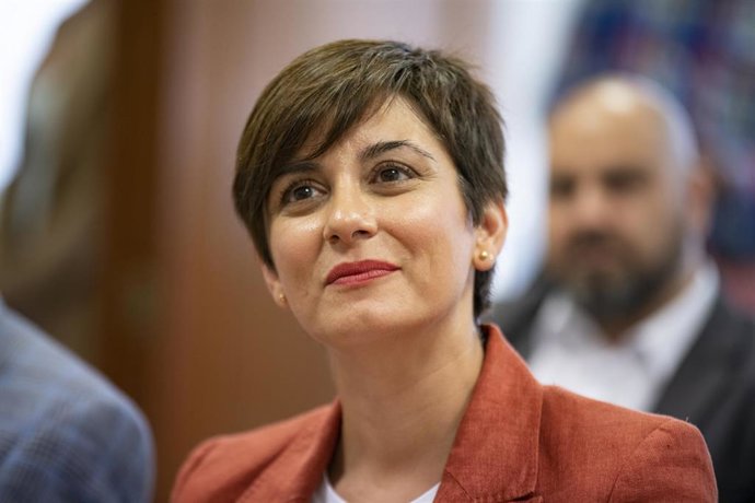 Archivo - La ministra de Política Territorial y portavoz del Gobierno, Isabel Rodríguez, durante su visita a la empresa TRAMAR de Tomelloso, a 5 de mayo de 2023, en Tomelloso, Ciudad Real, Castilla-La Mancha (España).