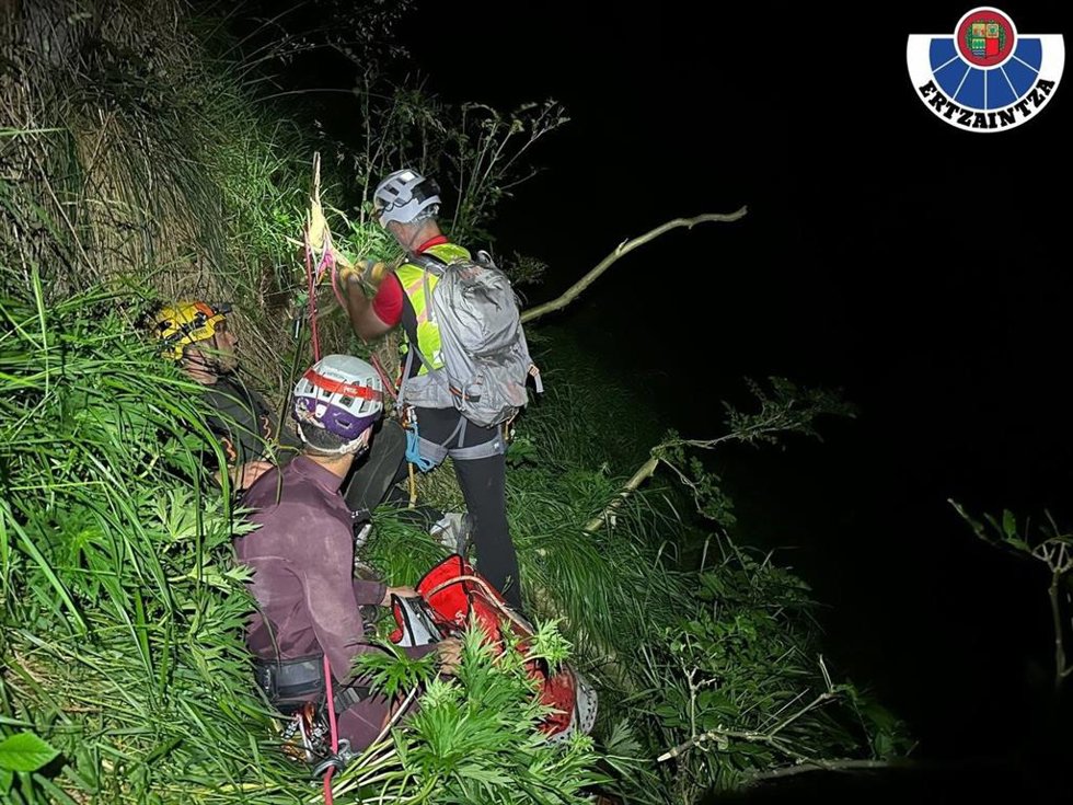 Rescate de dos espeleólogos en Sierra Salvada en Orduña