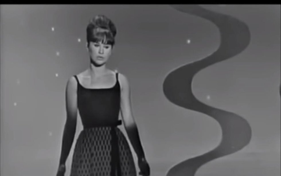 Astrud Gilberto durante una actuación de 'Chica de Ipanema'.