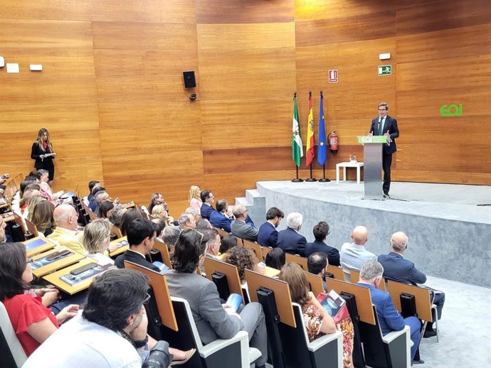 El consejero de Industria, Energía y Minas, Jorge Paradela, en la presentación del 'Ranking de las 1.200  mayores empresas en Andalucía'.