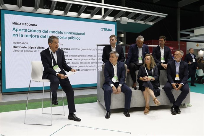 Humberto López Vilalta, Jorge Maroto, Fernando Lozano, Miguel Fernández Valiño, Pablo Escoda, Ana M. Moreno y Severiano Arias en la mesa redonda sobre concesiones en el transporte público de Tram