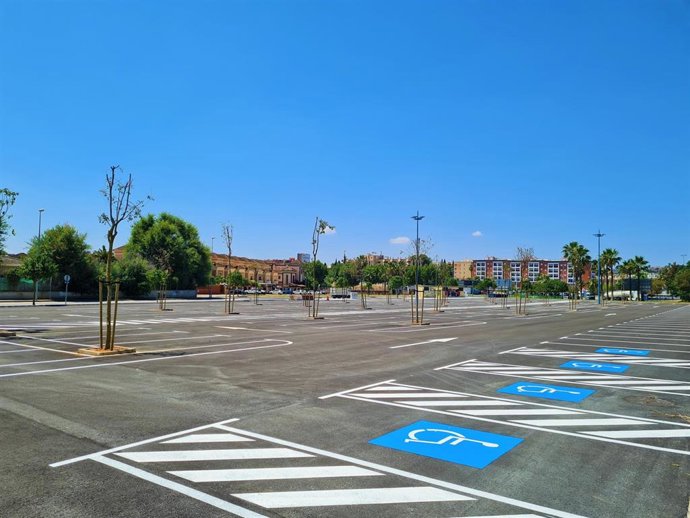 Aparcamiento disuasorio junto a la futura estación ferroviaria de Dos Hermanas Casilla de los pinos, en Venta Bermeja.