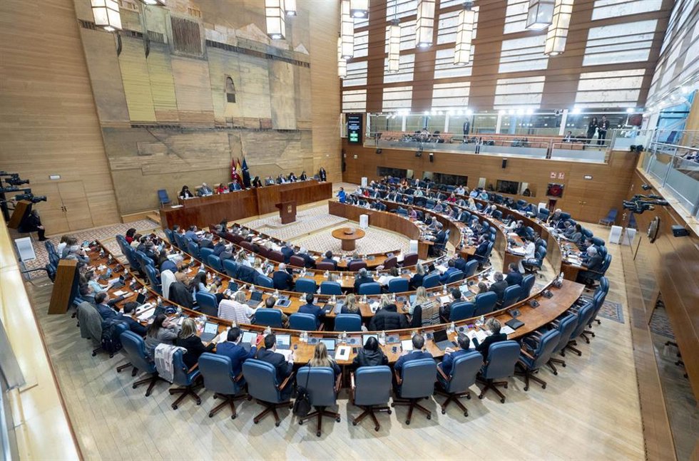 Archivo - Hemiciclo de la Asamblea de Madrid durante una sesión plenaria, a 2 de marzo de 2023, en Madrid (España).  El Grupo Parlamentario de Vox ha llevado al pleno la derogación de la Ley de Identidad y Expresión de Género e Igualdad Social y no Disc