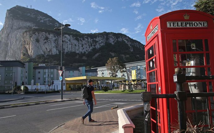 Archivo - Detalle de una cabina de teléfono, a 8 de mayo de 2023 en Gibraltar.