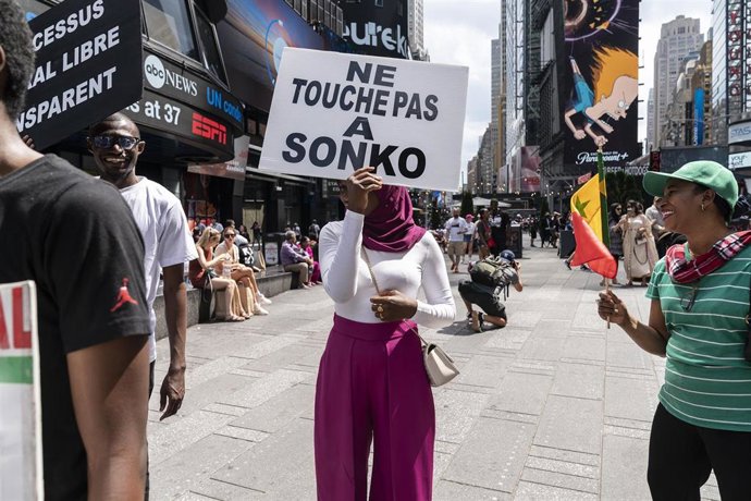 Archivo - Una protesta en Nueva York contra la condena del líder opositor Ousmane Sonko
