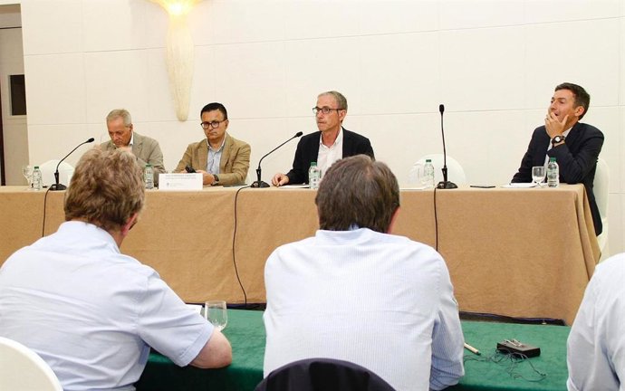 La Xunta expone ante productores franceses el potencial del lácteo gallego