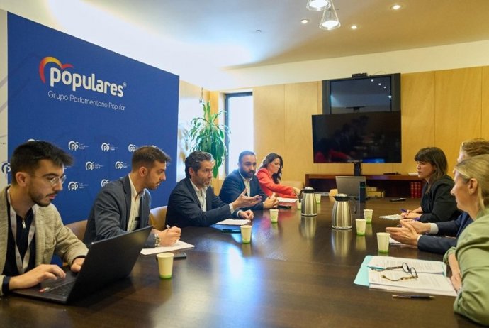 El portavoz de campaña del PP, Borja Sémper, se reúne con Fundación ANAR, Save The Children y la Asociación Europea para la Transformación Digital.