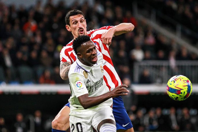 Archivo - Stefan Savic of Atletico de Madrid and Vinicius Junior of Real Madrid gesture during the spanish league, La Liga Santander, football match played between Real Madrid and Atletico de Madrid at Santiago Bernabeu stadium on february 25, 2023, in 