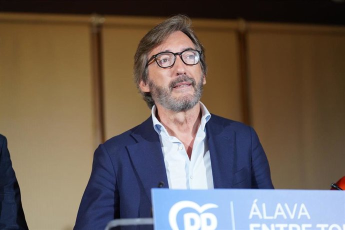 Archivo - El presidente del PP de Álava, Iñaki Oyarzábal