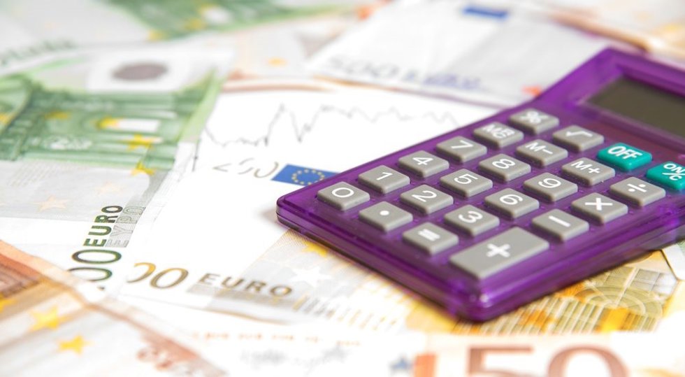 Archivo - La OCU acusa a los bancos de abusar en sus peticiones de información personal a sus clientes.