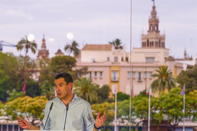 El presidente del PP de Andalucía y de la Junta, Juanma Moreno, durante su intervención en la reunión de la Junta Directiva Regional del PP-A, a 06 de junio del 2023 en Sevilla (Andalucía, España)