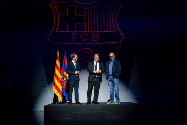 Jordi Penas, Joan Laporta y Jaume Roures durnante la inauguración del nuevo museo deportivo del FC Barcelona