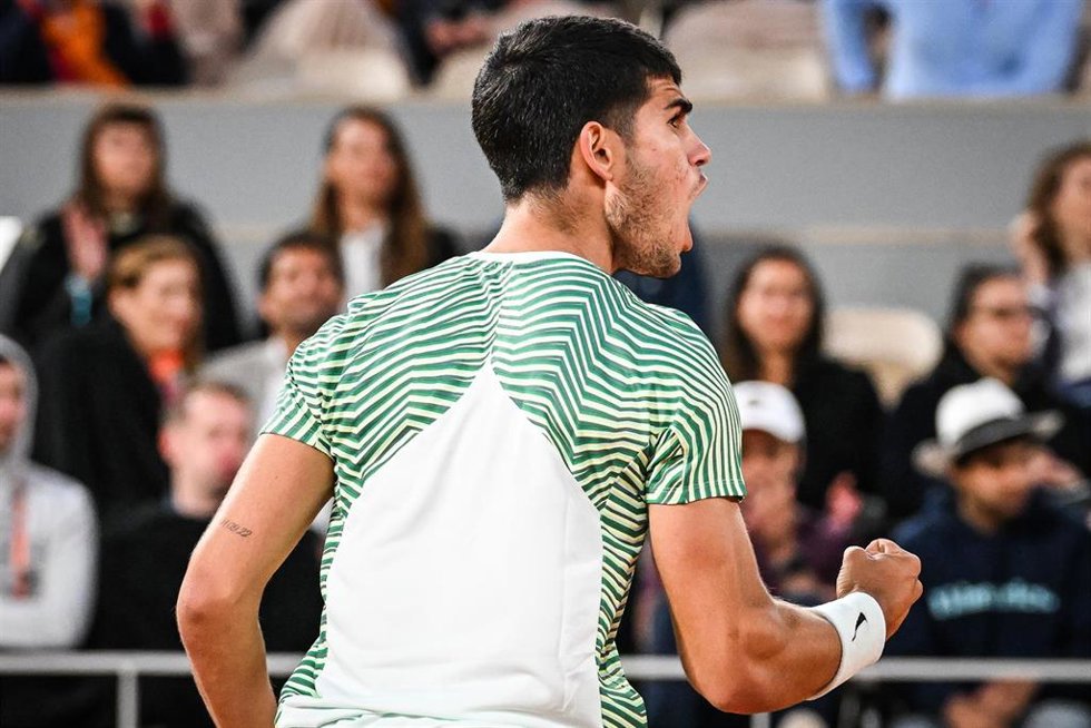 El tenista español Carlos Alcaraz celebra un punto en Roland Garros 2023
