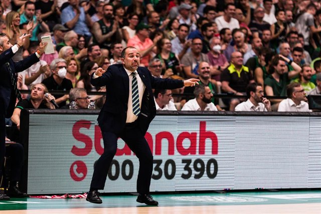 Carles Duran, head coach of Joventut Badalona gestures during Semifinals of Liga Endesa basketball match between Real Madrid and Joventut Badalona at Wizink Center on June 06, 2023 in Madrid, Spain.
