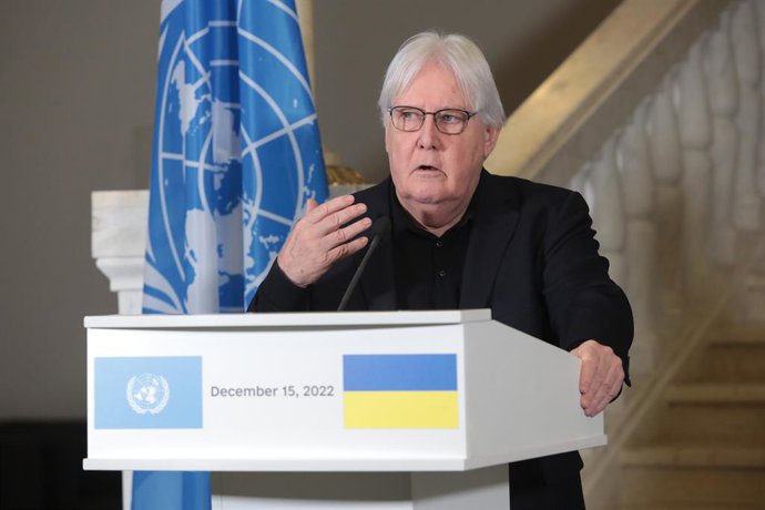 Archivo - December 15, 2022, Kyiv, Ukraine: General for Humanitarian Affairs and Emergency Relief Coordinator Martin Griffiths attends a joint briefing with Prime Minister of Ukraine Denys Shmyhal at the Ukrainian Government Building, Kyiv, capital of U