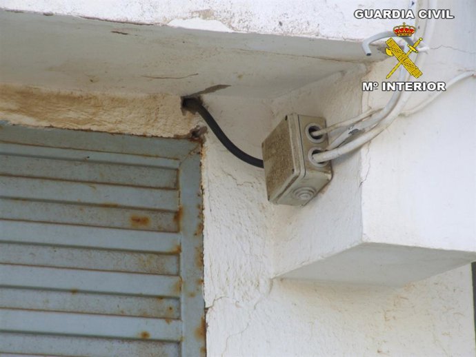 Archivo - Enganche fraudulento de luz en una imagen de archivo