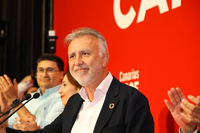 El secretario general del PSOE Canarias y presidente del Gobierno de Canarias y candidato a la reelección, Ángel Víctor Torres, durante el seguimiento de la jornada electoral en la sede del PSOE Canarias, a 28 de mayo de 2023, en Las Palmas de Gran Cana