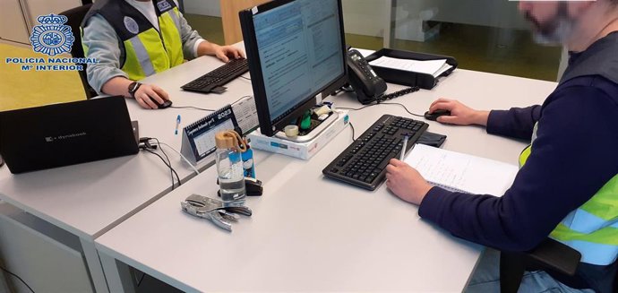 Archivo - Desmantelada una organización criminal dedicada a estafar 19.000 euros a dos empresas, una de Logroño