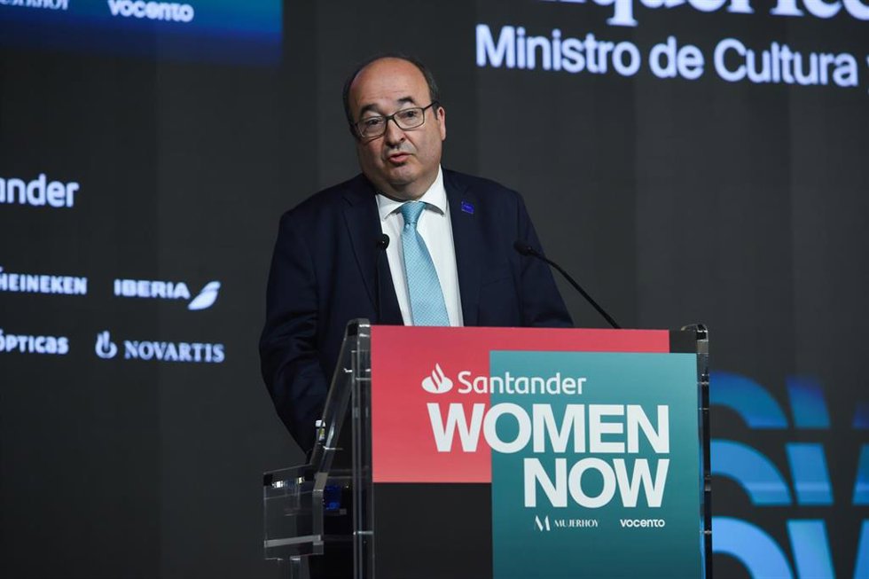 El ministro de Cultura y Deporte, Miquel Iceta, interviene en la primera jornada del congreso Santander WomenNOW, en el Beatriz Madrid, a 7 de junio de 2023, en Madrid (España).