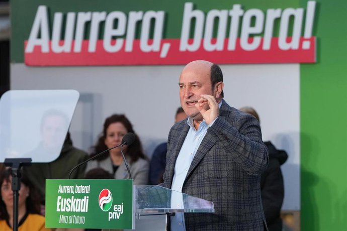 El presidente del EBB del PNV, Andoni Ortuzar, interviene durante un mitin en el Boulevard, a 24 de mayo de 2023, en San Sebastián, Gipuzkoa, País Vasco (España). Urkullu ha participado en un mitin para apoyar las candidaturas de EAJ-PNV para las elecci