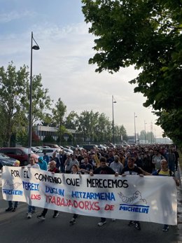 Manifestación frente a la fábrica Michelin para exigir "un convenio digno"
