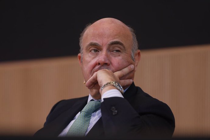 Archivo - El vicepresidente del Banco Central Europeo, Luis de Guindos, participa en una jornada organizada por IESE Business School y Fundación Naturgy, en el Campus del IESE, a 4 de noviembre de 2022, en Madrid (España).  El BCE publicó ayer, 3 de nov