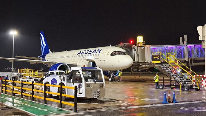 Primer vuelo de Aegean con Atenas aterrizando en el Aeropuerto de Sevilla.