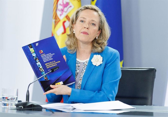La vicepresidenta primera y ministra de Asuntos Económicos y Transformación Digital, Nadia Calviño, durante una rueda de prensa posterior a la reunión del Consejo de Ministros, en el Palacio de La Moncloa, a 6 de junio de 2023, en Madrid (España). El Co